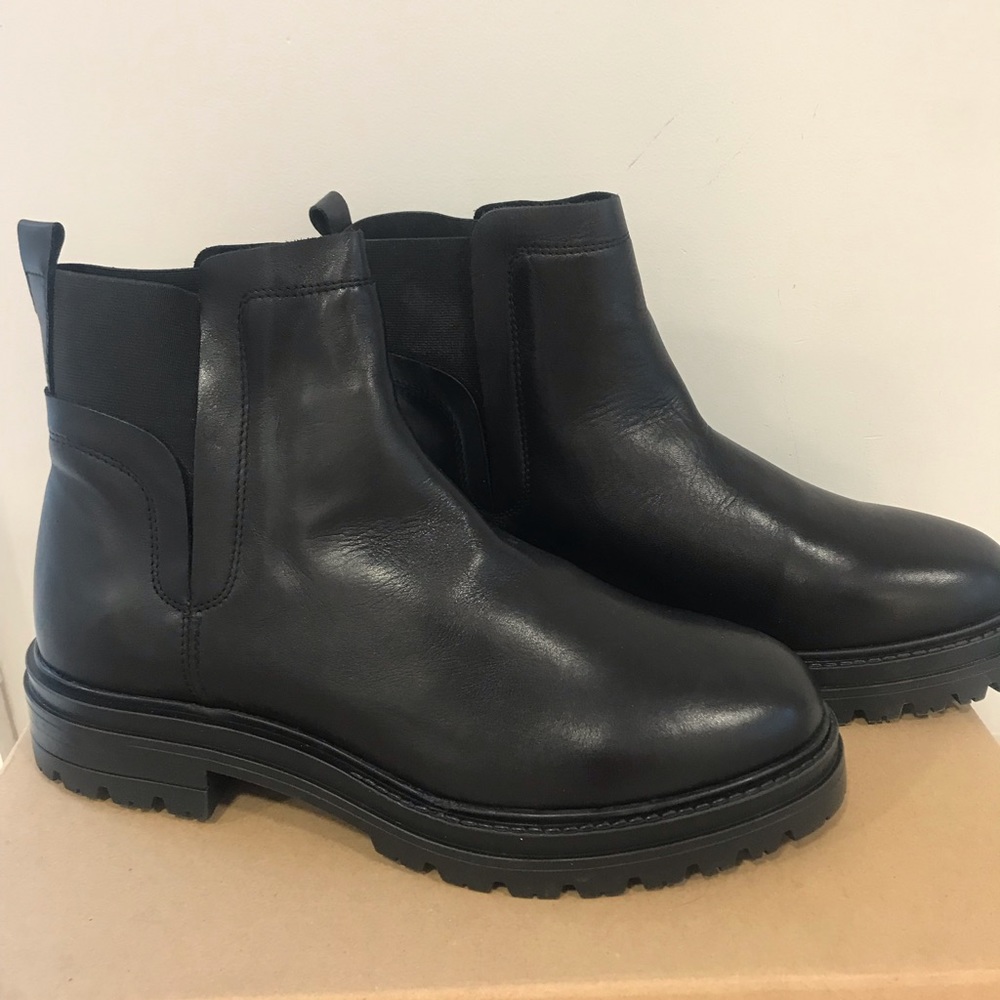 Womens Steve Madden booties. Size 11.